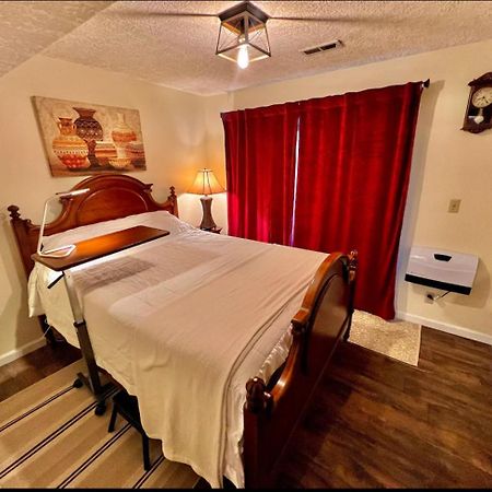 Private Level Of The House With Spa Gresham Exterior photo
