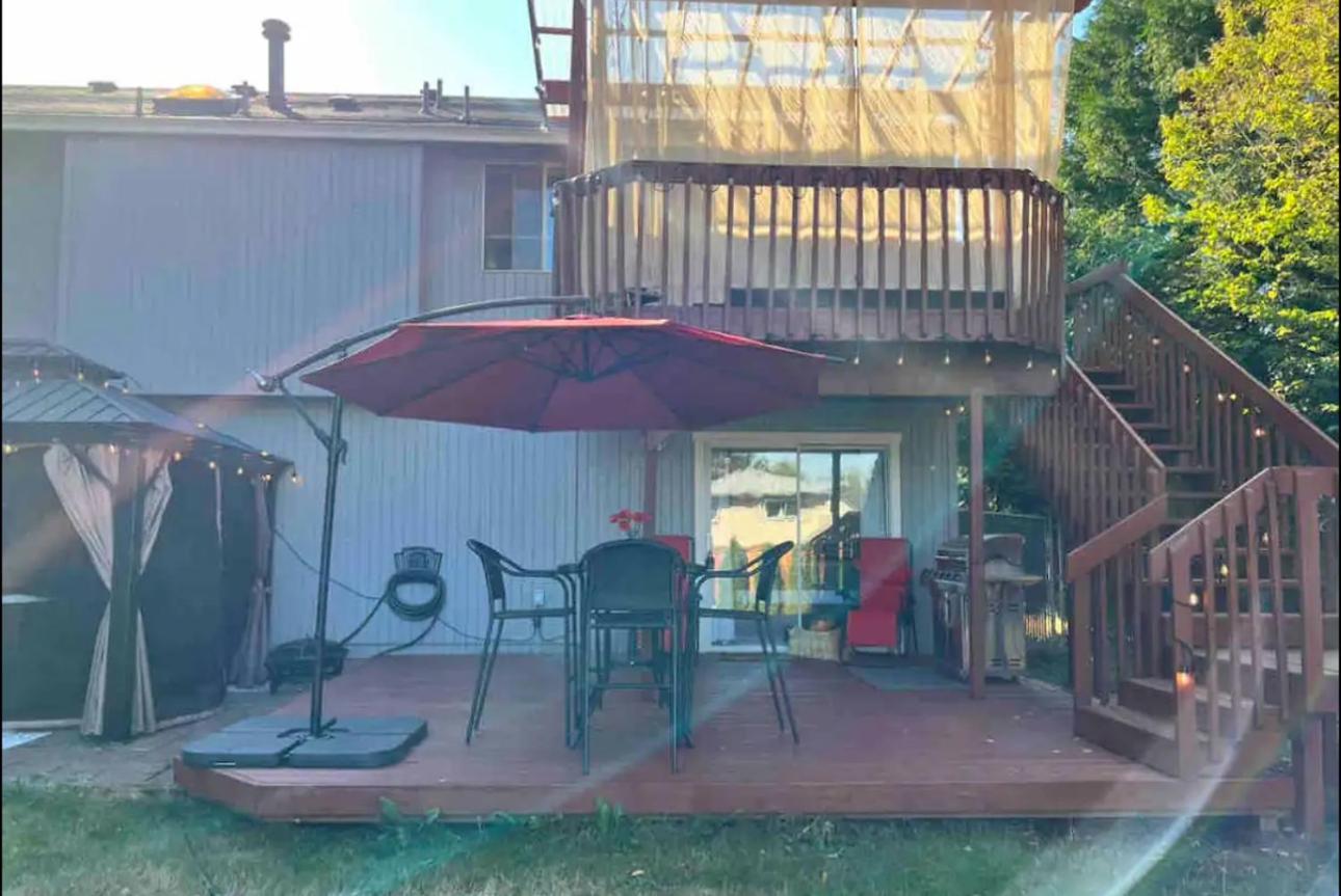 Private Level Of The House With Spa Gresham Exterior photo