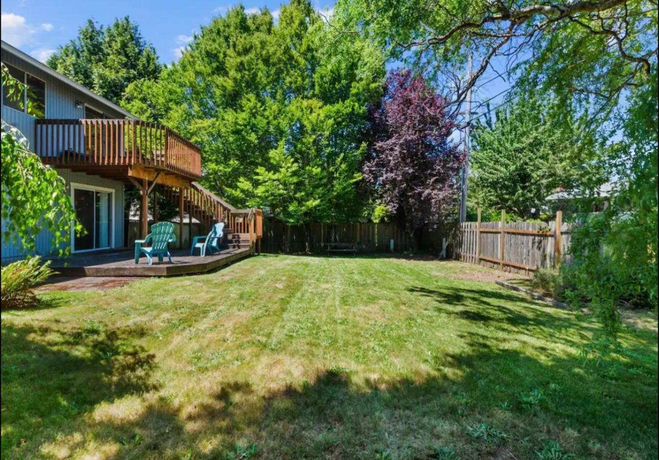 Private Level Of The House With Spa Gresham Exterior photo