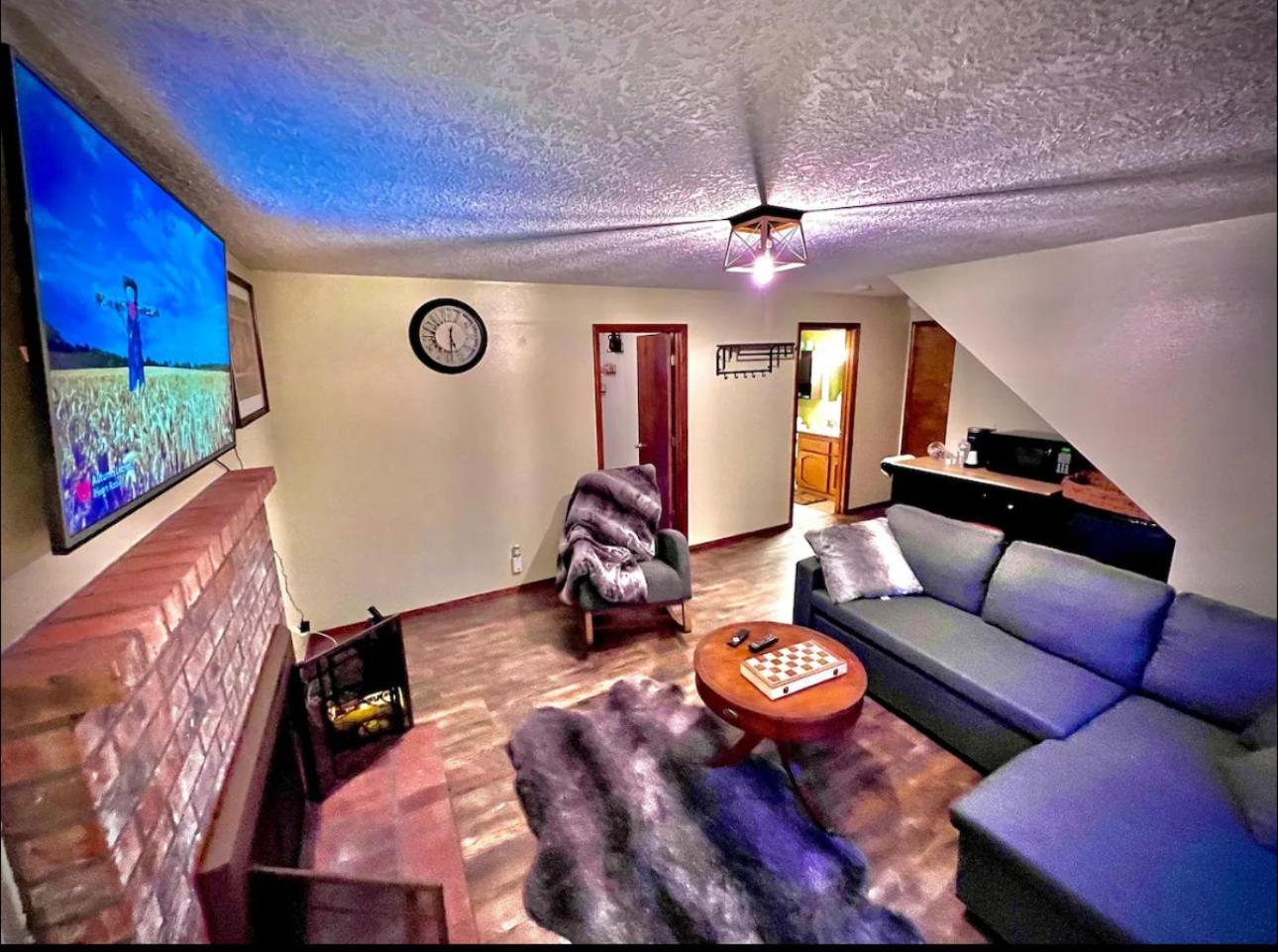 Private Level Of The House With Spa Gresham Exterior photo